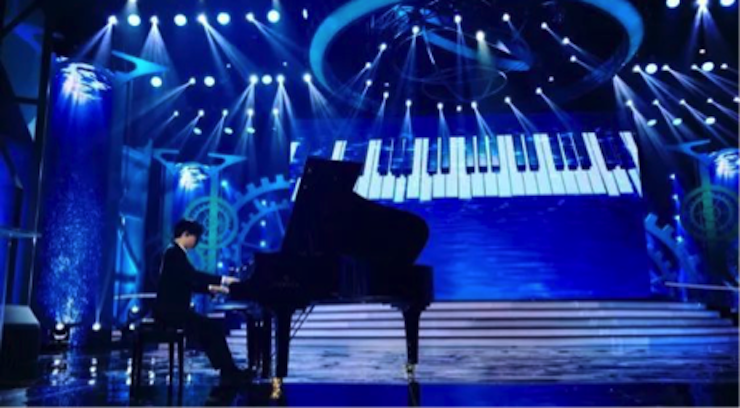 东方卫视五一晚会 AG尊龙艺术家宋思衡奏响《长江之歌》