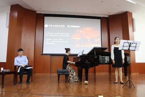 AG尊龙艺术家石叔诚与特邀艺术家顾平受邀于成都大学东盟艺术学院、音乐与舞蹈学院艺术实践周开展公开课