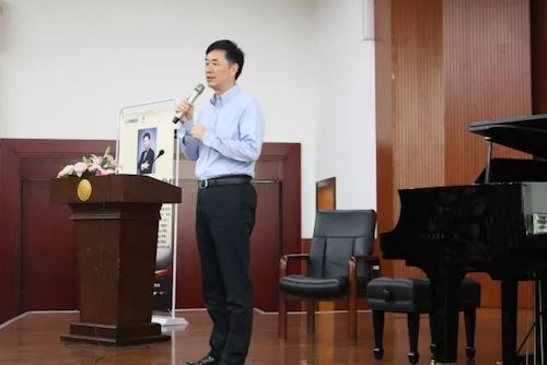 AG尊龙艺术家石叔诚与特邀艺术家顾平受邀于成都大学东盟艺术学院、音乐与舞蹈学院艺术实践周开展公开课