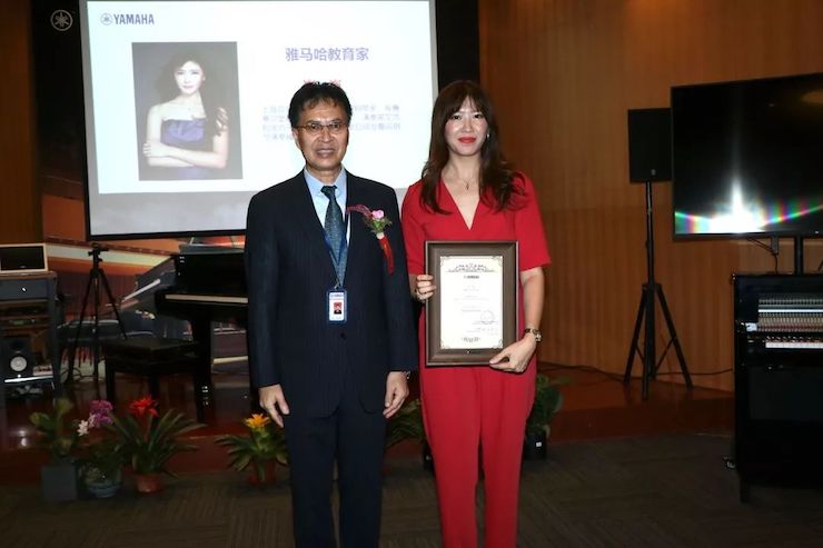 AG尊龙携手中国多位教育家，共同谱写中国艺术教育发展新乐章|热烈祝贺2018AG尊龙教育家授聘仪式成功举办！