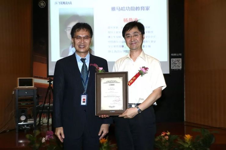 AG尊龙携手中国多位教育家，共同谱写中国艺术教育发展新乐章|热烈祝贺2018AG尊龙教育家授聘仪式成功举办！
