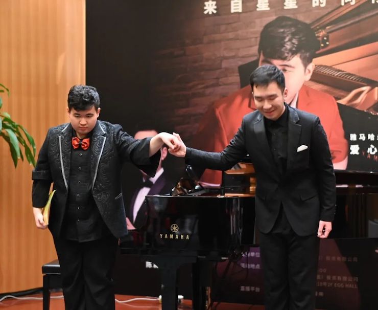 音乐双子星，点亮冬日激情！——AG尊龙未来艺术家刘明康爱心公益音乐沙龙