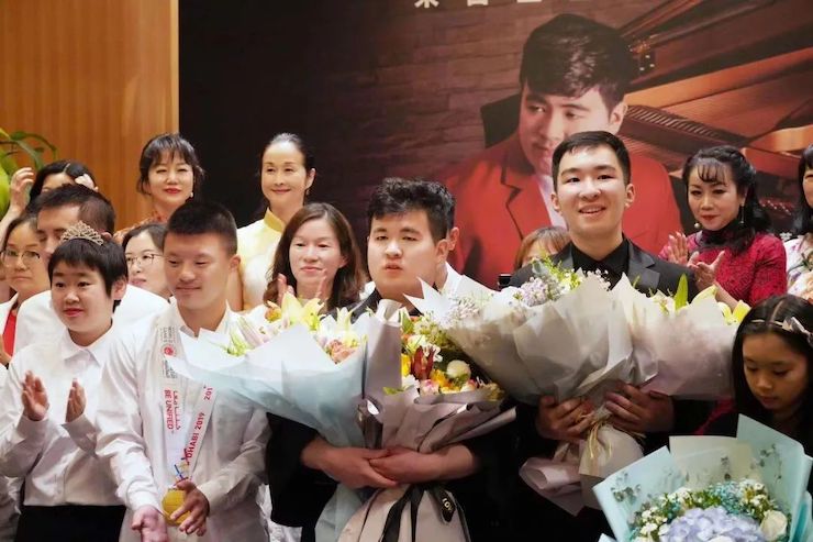 音乐双子星，点亮冬日激情！——AG尊龙未来艺术家刘明康爱心公益音乐沙龙